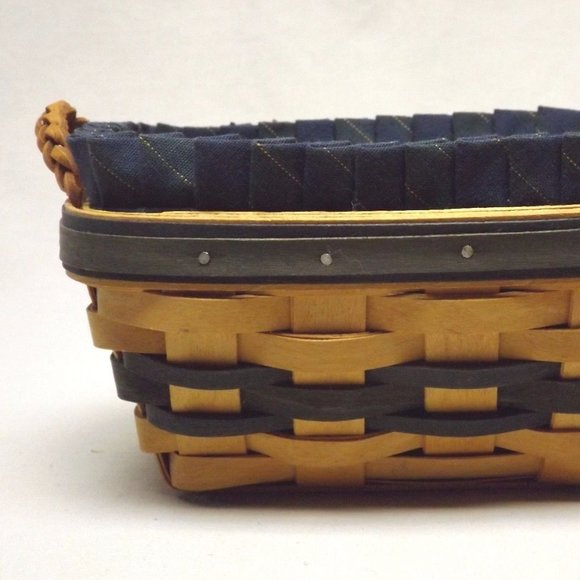 Longaberger 2000 Collector's Club Renewal Basket with Liner and Protector - Picture 2 of 15